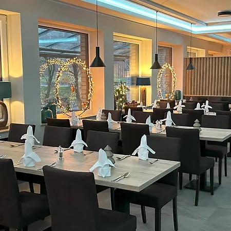 帕鲁舍弗酒店 3*